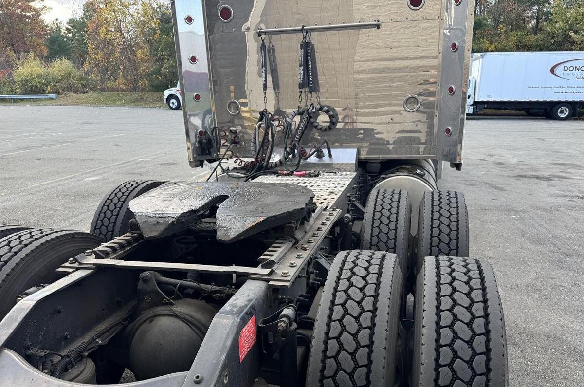 Used 2016 Volvo VNL64T300 Sleeper Semi Truck