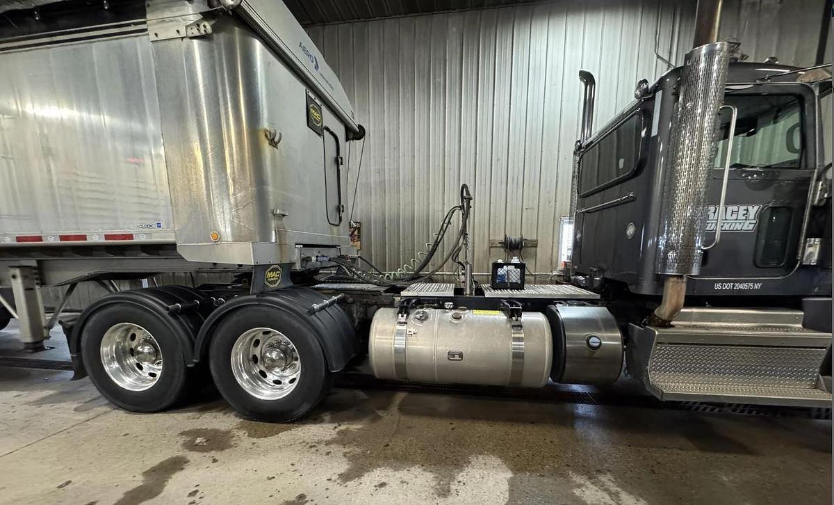 Used 2020 Peterbilt 389 Day Cab Semi Truck