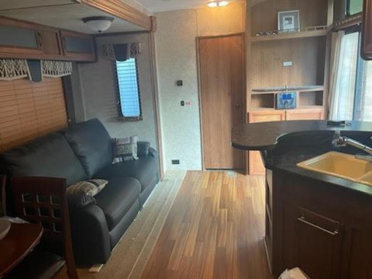 Used 2016 Gulf Stream Conquest 