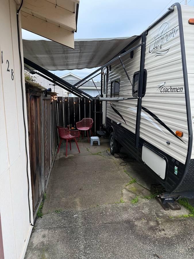 Used 2017 Coachman Clipper Ultra-Lite model 17FB