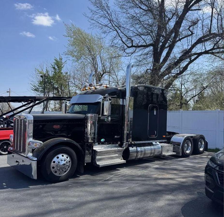 Used 2025 Peterbilt 589