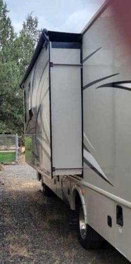 Used 2018 Fleetwood Flair LXE 30U