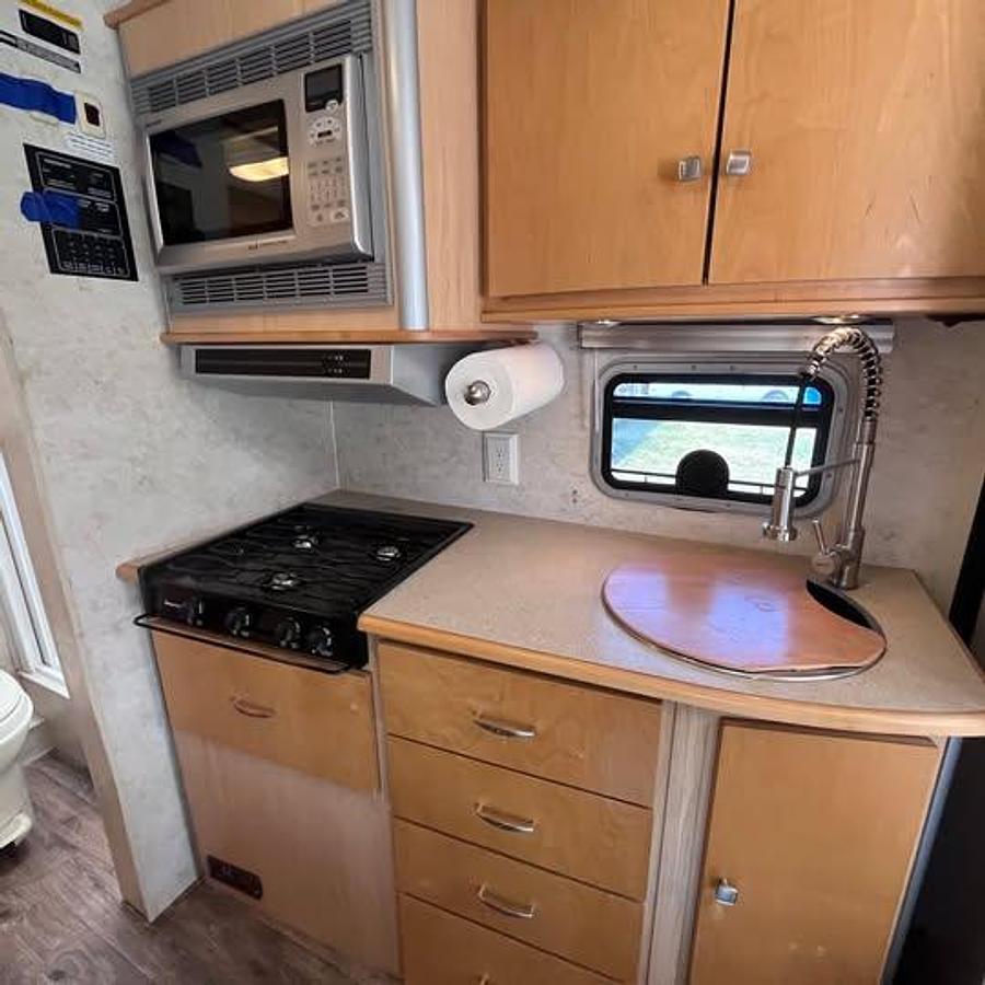 Used 2006 Winnebago Sprinter Navion Itasca Rv