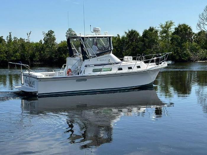 Used 2007 Albin Command Bridge 35