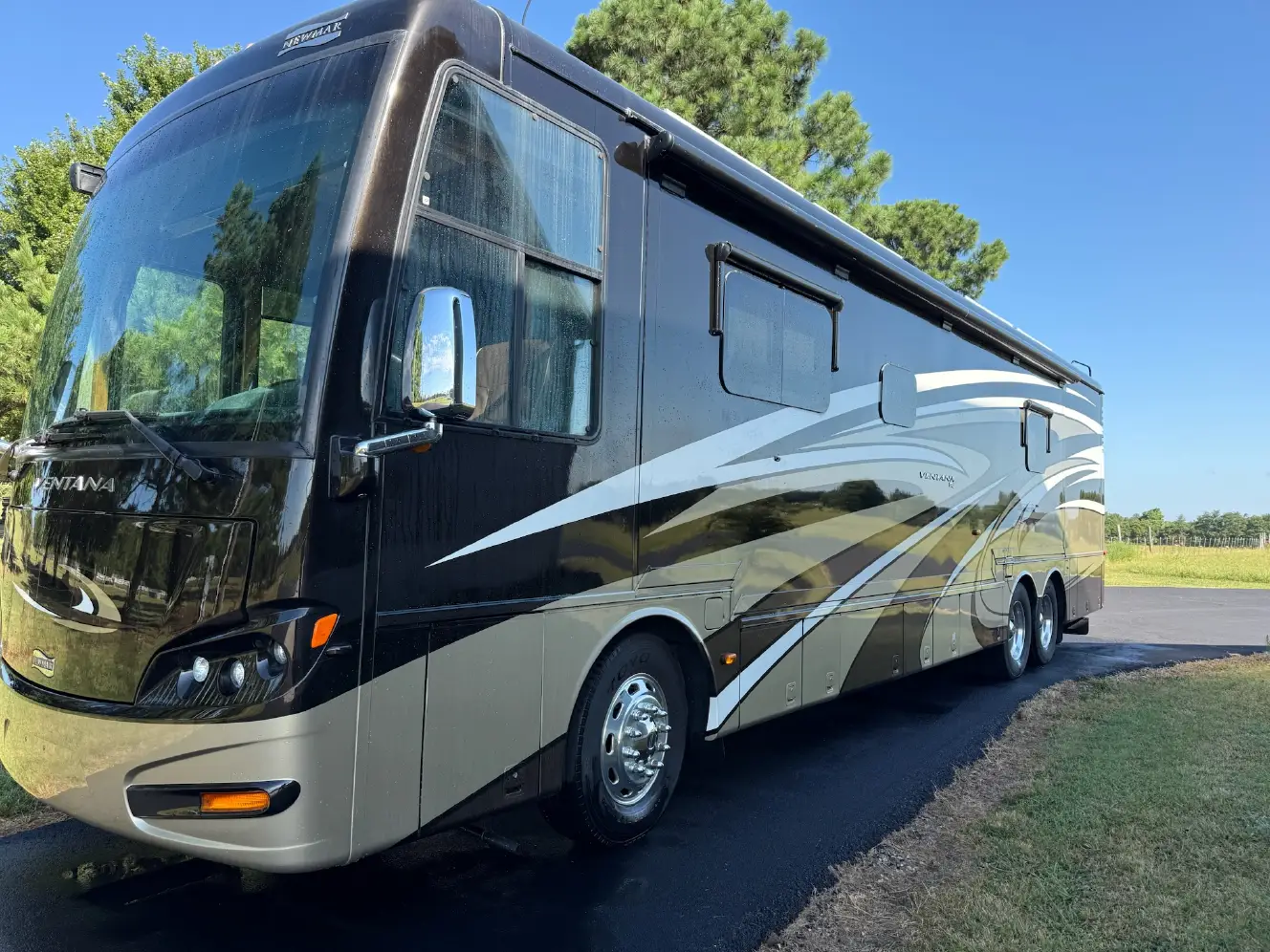 Used 2015 Newmar Ventana 4002