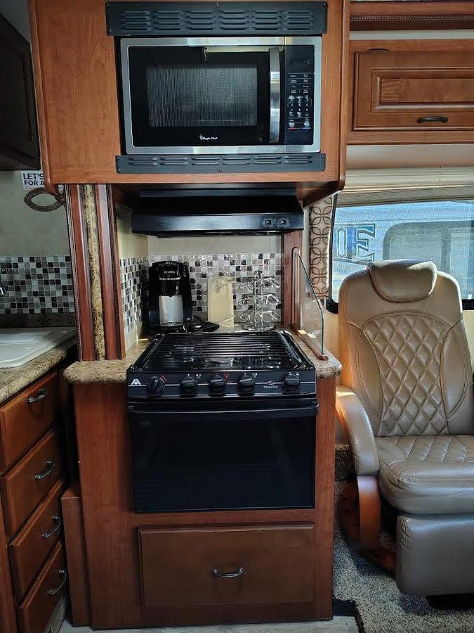 Used 2011 Thor Motor Coach Hurricane 31G