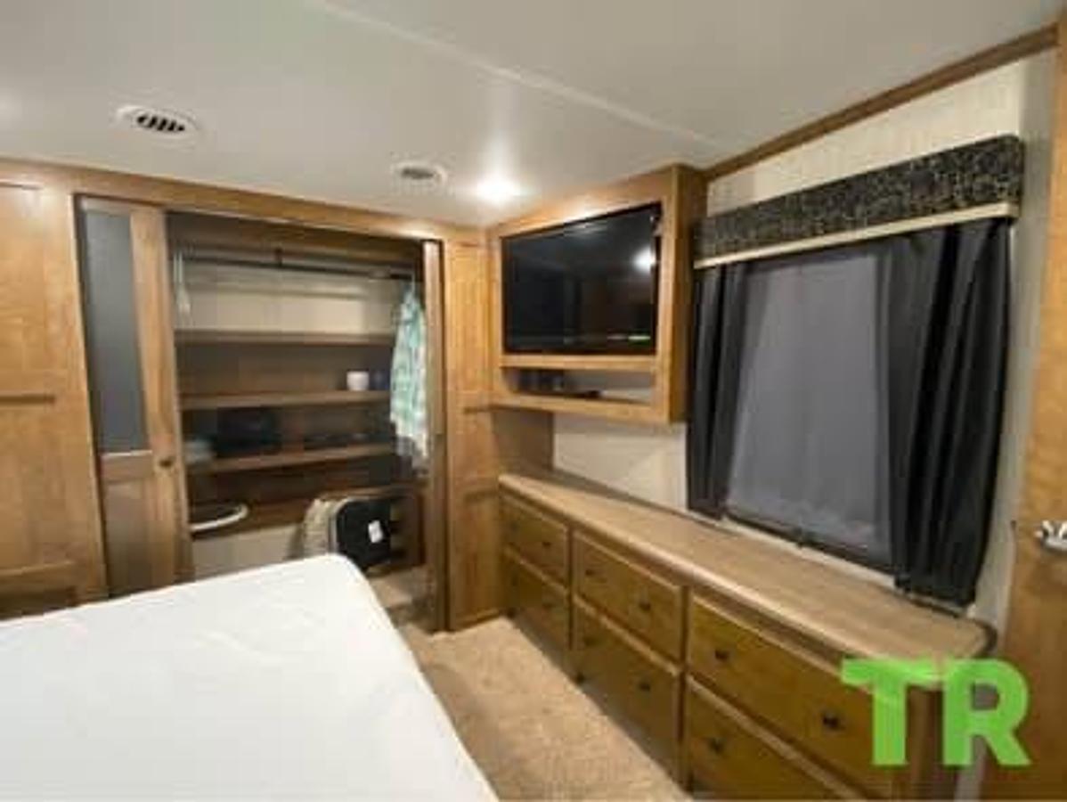 Used 2016 CrossRoads Cameo 34' Fifth Wheel