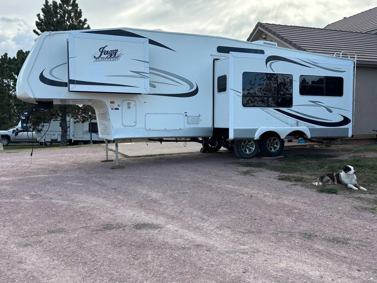 Used 2008 Thor Motor Coach Jazz Fifth Wheel