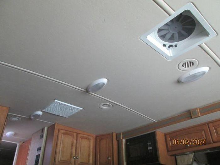 Used 2013 Winnebago Vista 30T