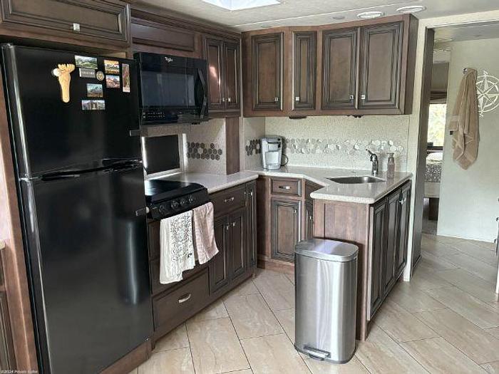 Used 2018 Newmar Bay Star 3414