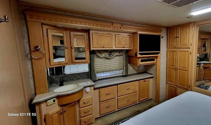 Used 2006 Tiffin Motorhomes Phaeton 40QDH