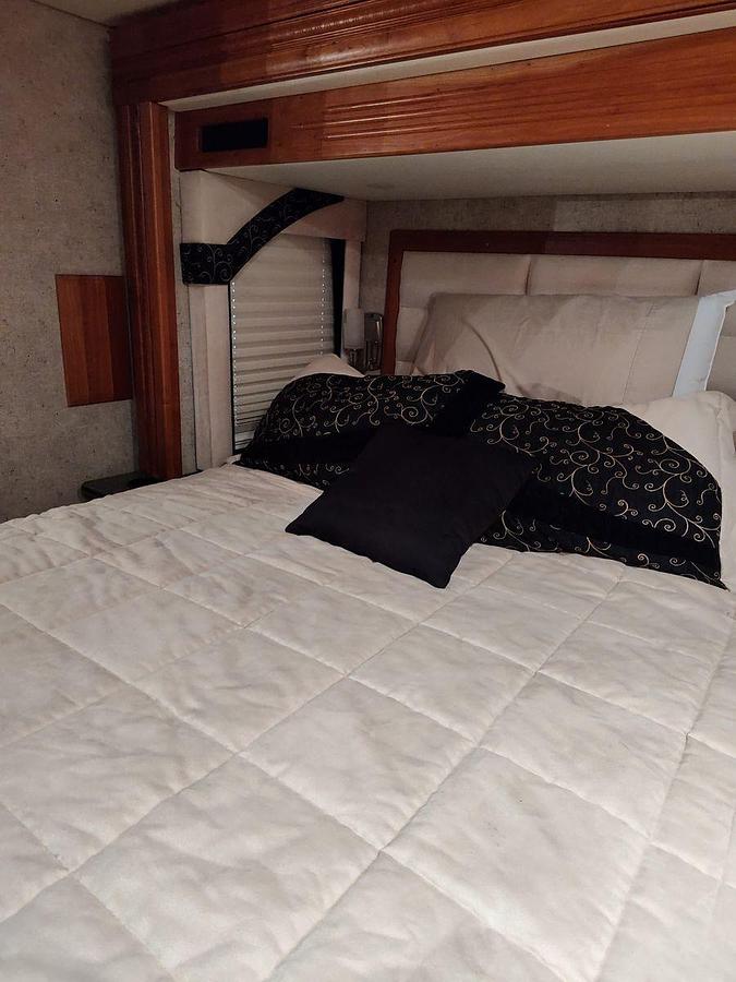 Used 2008 Fleetwood Revolution LE 40R Class A Diesel Motorhome