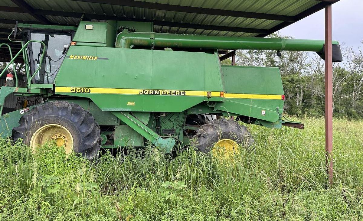 Used 1998 John Deere 9610 Combine