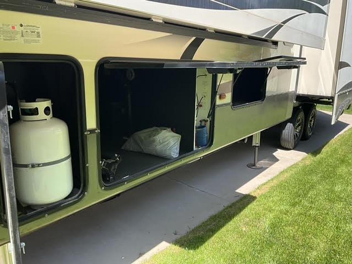 Used 2017 Keystone Montana 3721RL Fifth Wheel