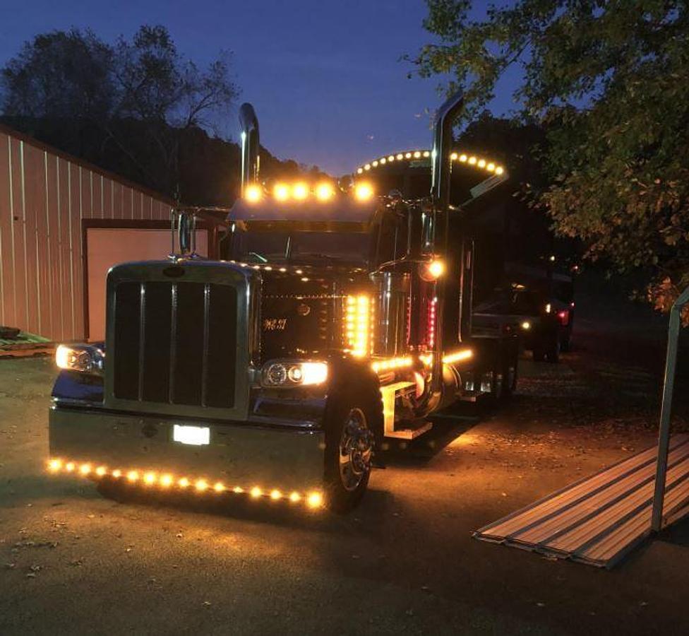 Used 2016 Peterbilt 389 with trailer