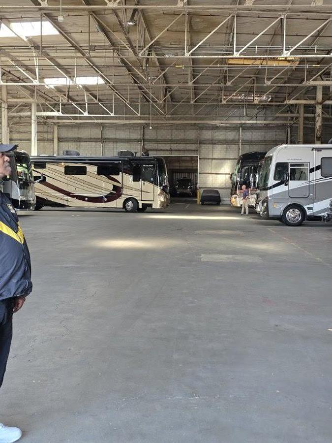 Used 2015 Fleetwood Discovery 40G Class A Motorhome