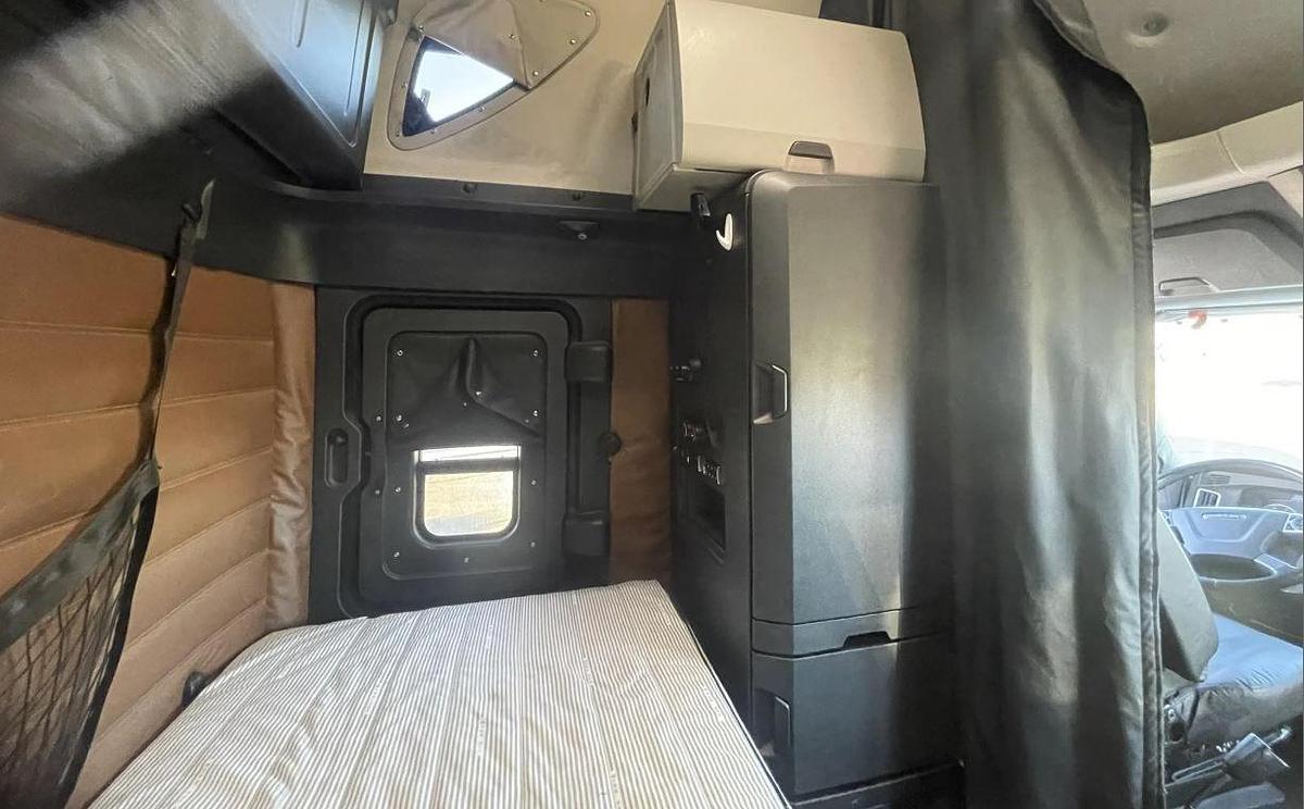 Used 2019 FREIGHTLINER CASCADIA 126