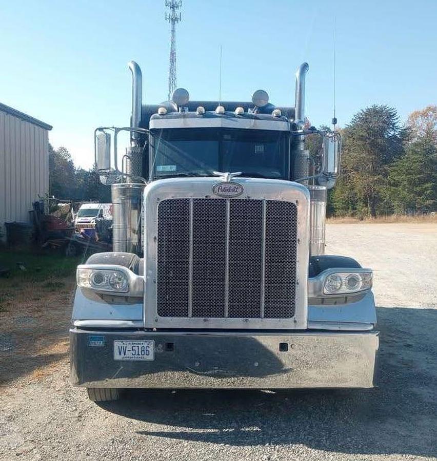 Used 2009 PETERBILT 389