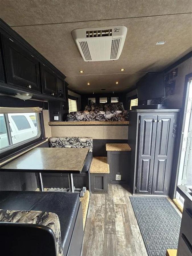 Used 2012 Platinum Coach 3 Horse LQ