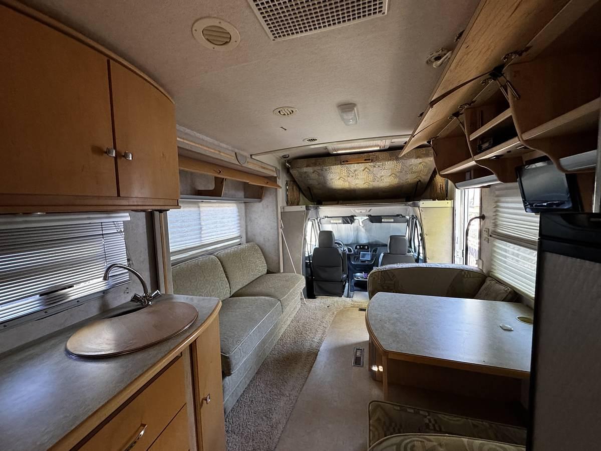 Used 2006 Itasca Navion 23H