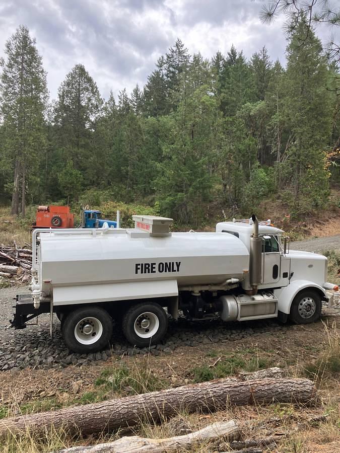 Used 1995 Peterbilt Water Truck