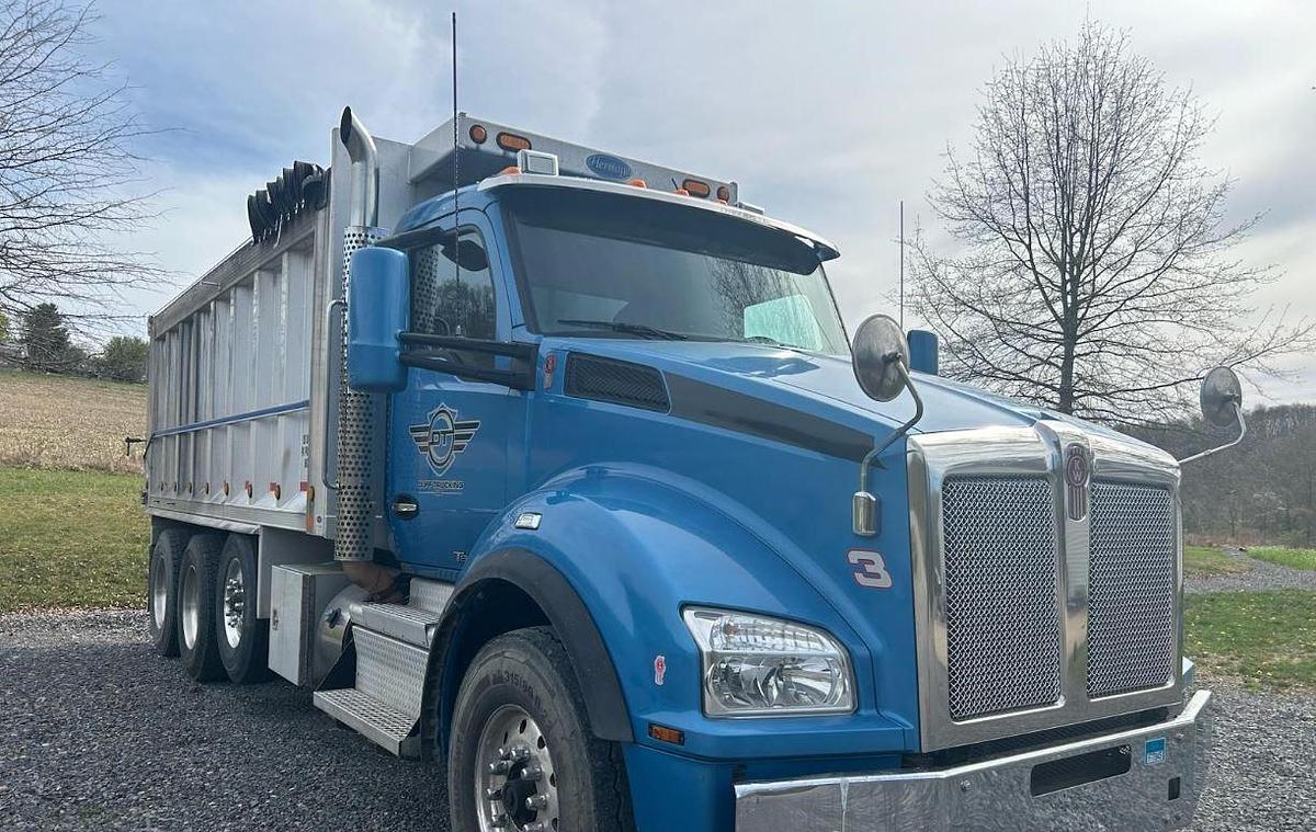 Used 2018 Kenworth T880 Dump Truck