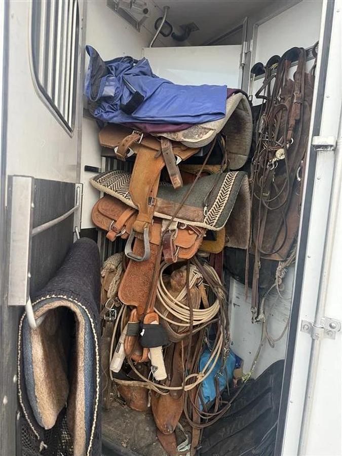 Used 2006 Sundowner 8018 3 Horse