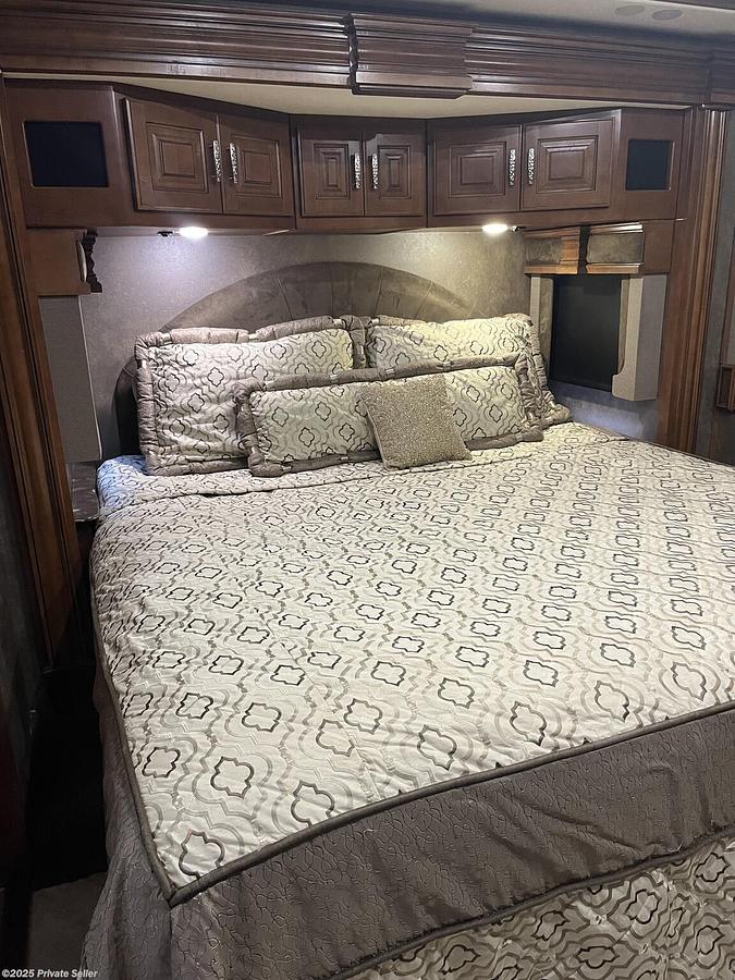Used 2014 Fleetwood Discovery 40E Class A Motorhome