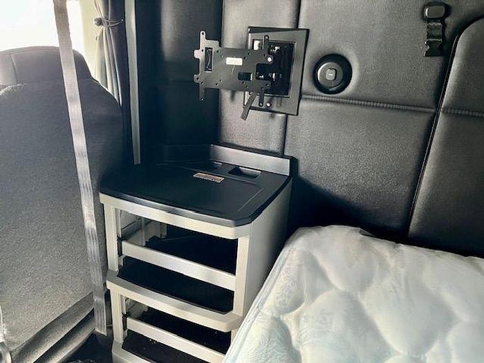 Used 2022 KENWORTH T880