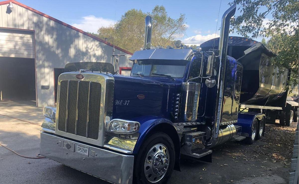 Used 2016 Peterbilt 389 with trailer