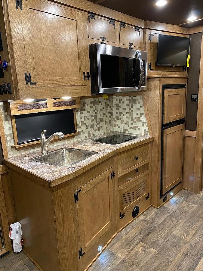 Used 2022 Cimarron Norstar 4 Horse Trailer