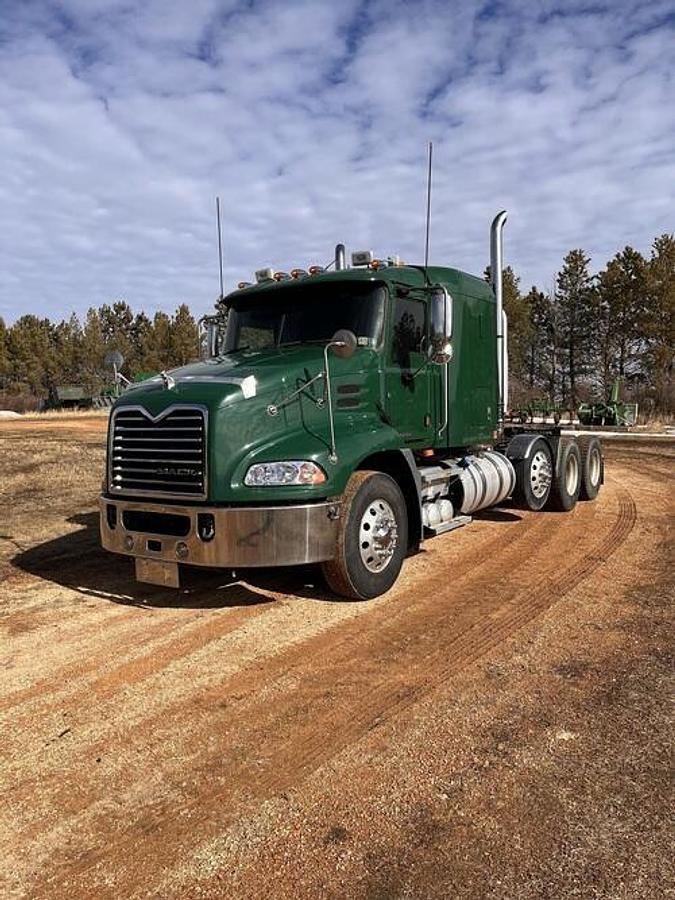 Used 2015 Mack Pinnacle CXU613