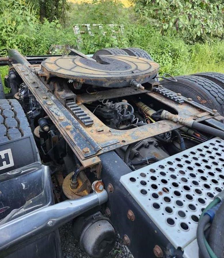 Used 2012 Kenworth W900L Sleeper Semi Truck