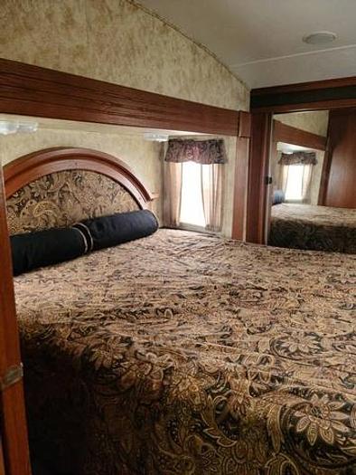 Used 2012 Keystone Cougar 327RES