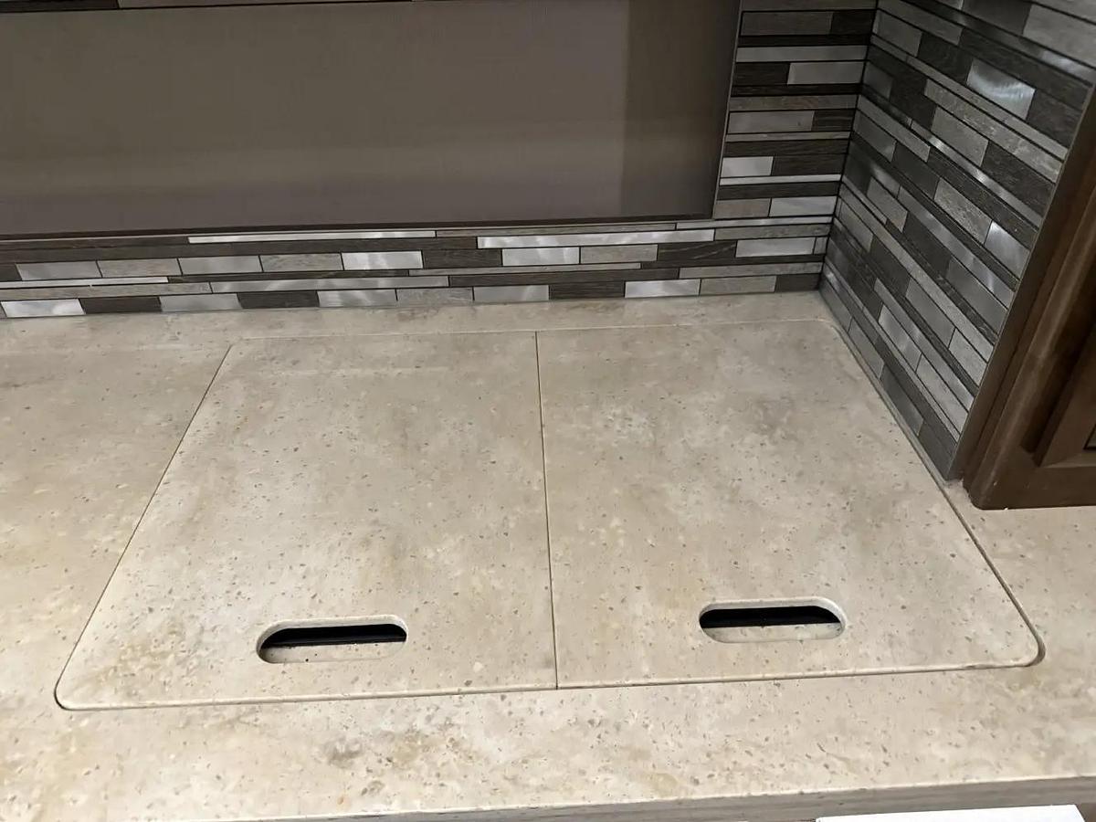 Used 2022 Fleetwood Discovery LXE 44H