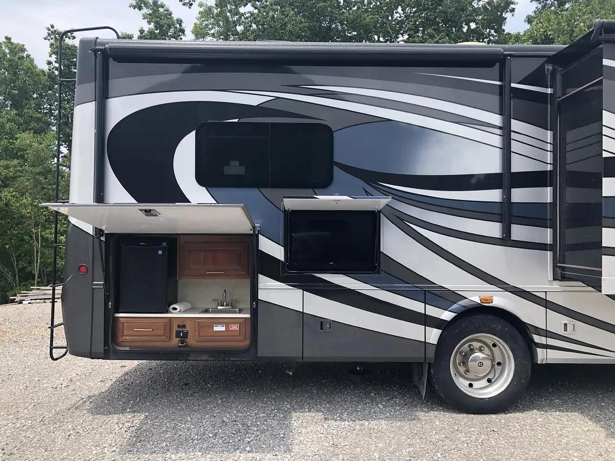 Used 2019 Coachmen Mirada Select 37SB Class A Motorhome
