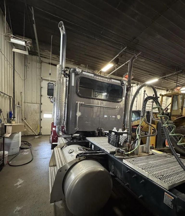 Used 2020 Peterbilt 389 Day Cab Semi Truck