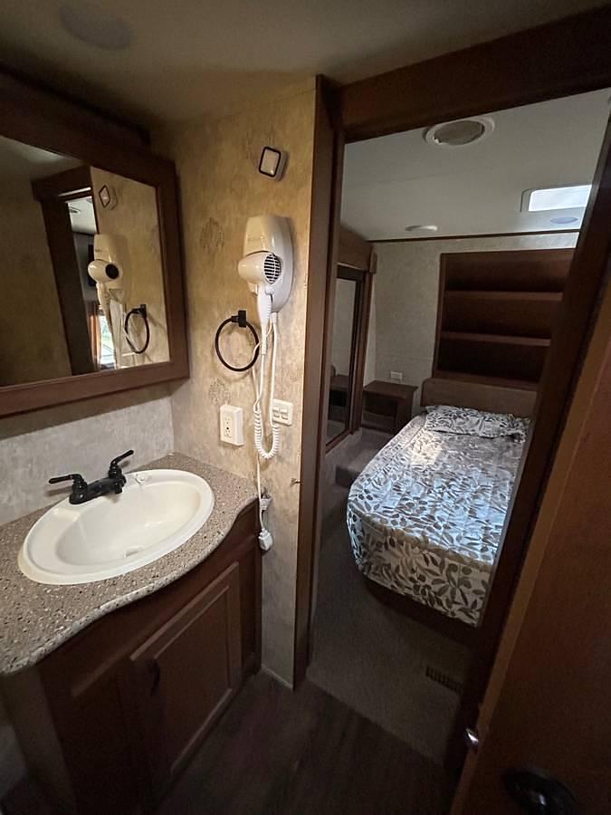 Used 2015 Open Range Light 318RLS