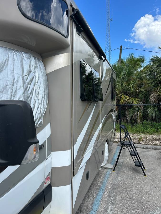 Used 2016 Thor Motor Coach Siesta
