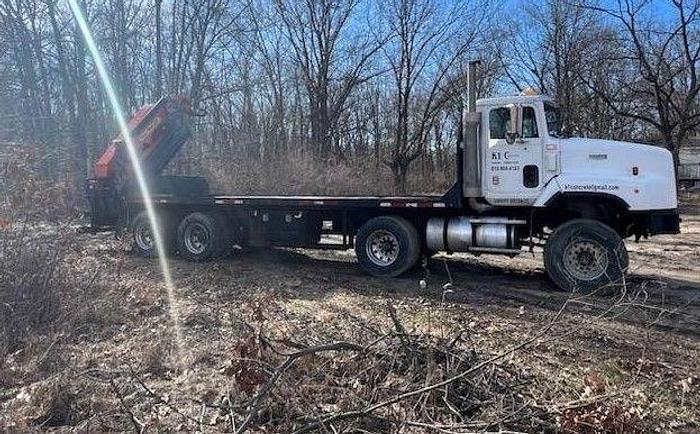 Used 2000 INTERNATIONAL Paystar 5000 With 2000 Palfinger PK32000 Mounted