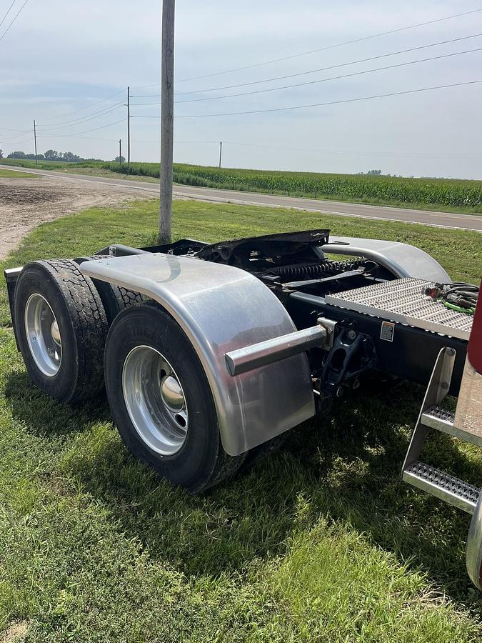 Used 2020 Peterbilt 389 Sleeper Truck