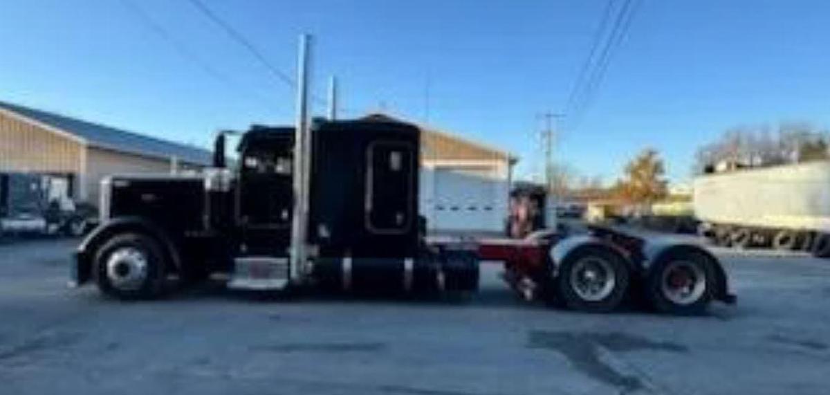 Used 2022 Peterbilt 389 Sleeper Semi Truck