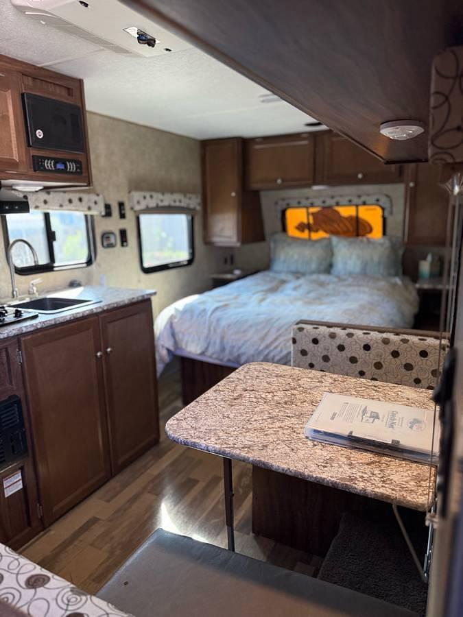 Used 2017 Coachman Clipper Ultra-Lite model 17FB