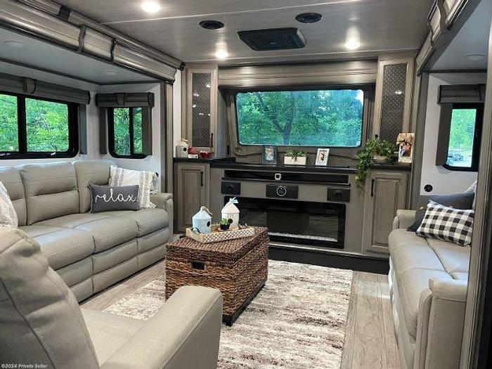 Used 2022 Keystone Montana 3761FL