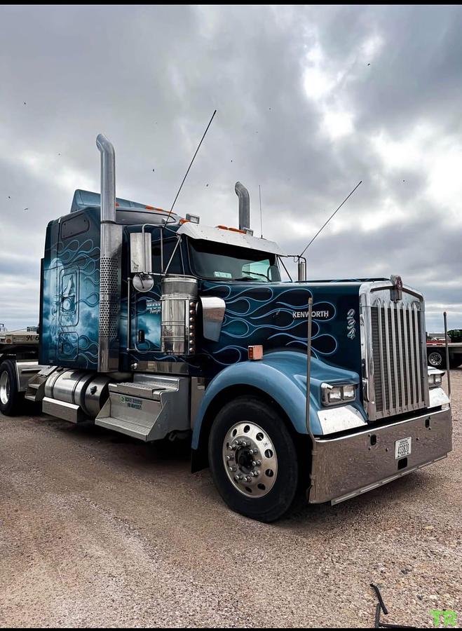 Used 2021 Kenworth W900L