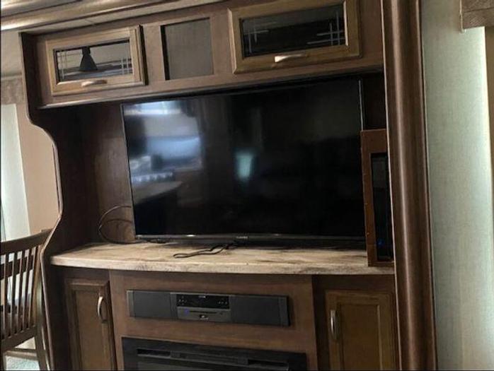 Used 2018 Forest River Sandpiper 378FB