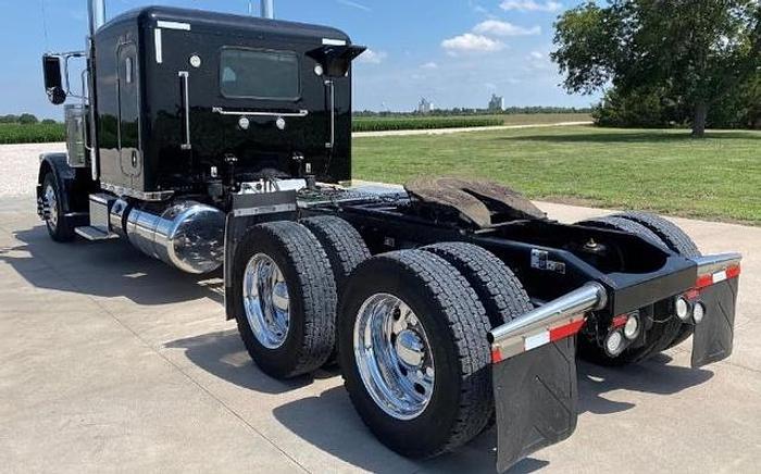 Used 2015 Peterbilt 389 Pride and Class