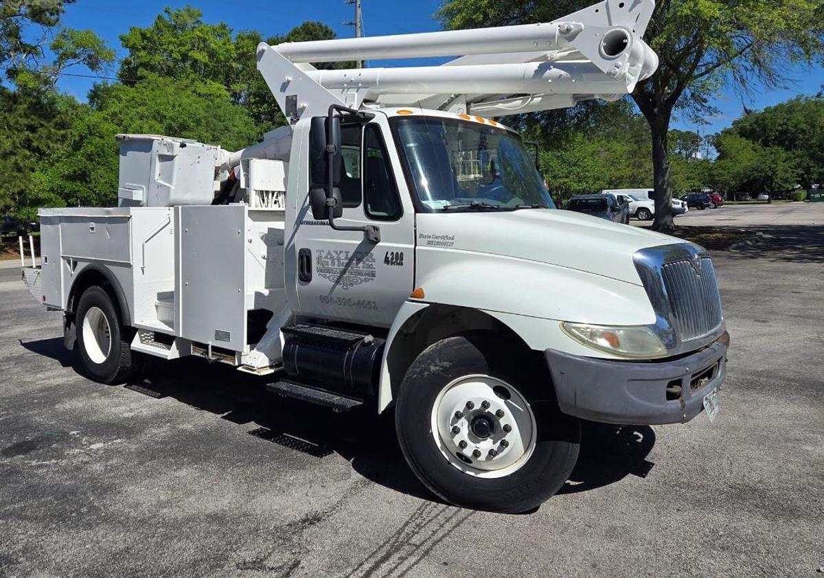 Used 2005 ALTEC TA45M-T50 MOUNTED ON 2005 INTERNATIONAL DURASTAR 4300