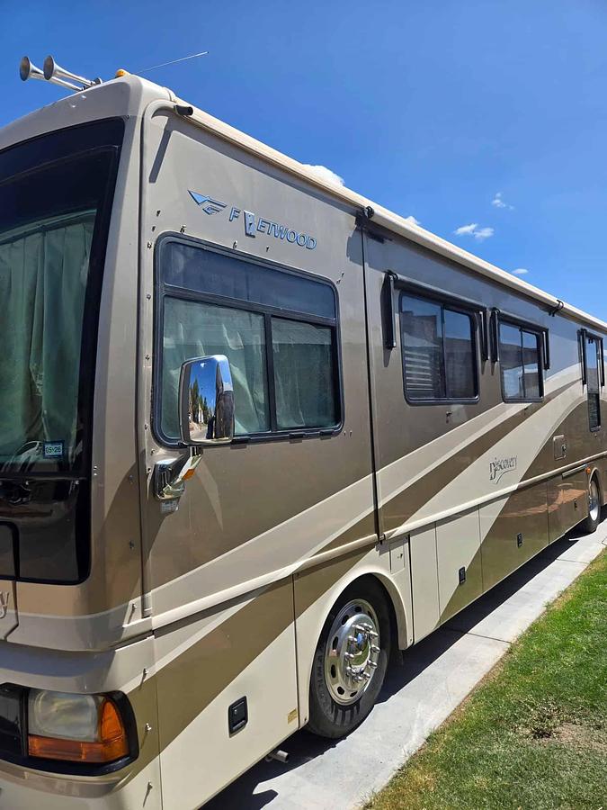 Used 2006 Fleetwood Discovery 39V