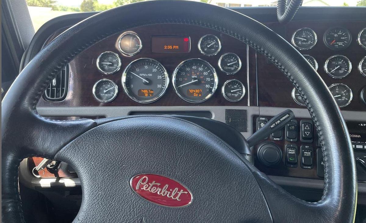 Used 2016 Peterbilt 389 with trailer